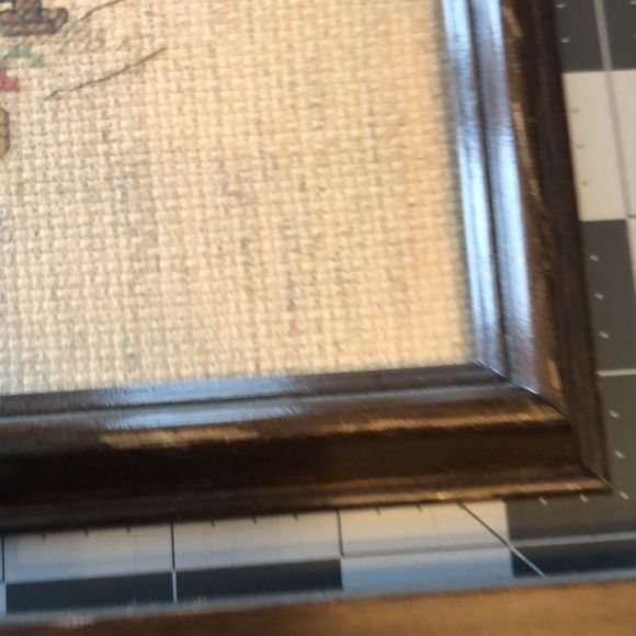 Two matching framed cross stitch pieces depicting flowers/antique chairs/quilt - Picture 7 of 16